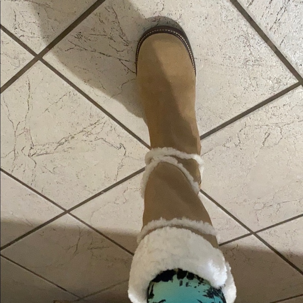 Boots - Picture 4 of 5